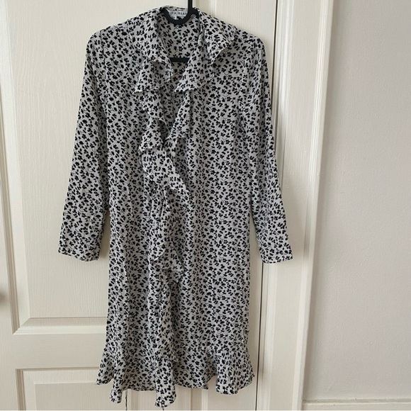 $495 NWOT Veronica Beard Brisas Black/Off-white Silk Floral Print Wrap Dress 2 - Picture 4 of 15